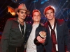 8. Hutcherson con Johnny Depp e Sam Claflin