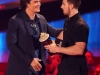 20. Orlando Bloom premiato da Aaron Taylor Johnson 